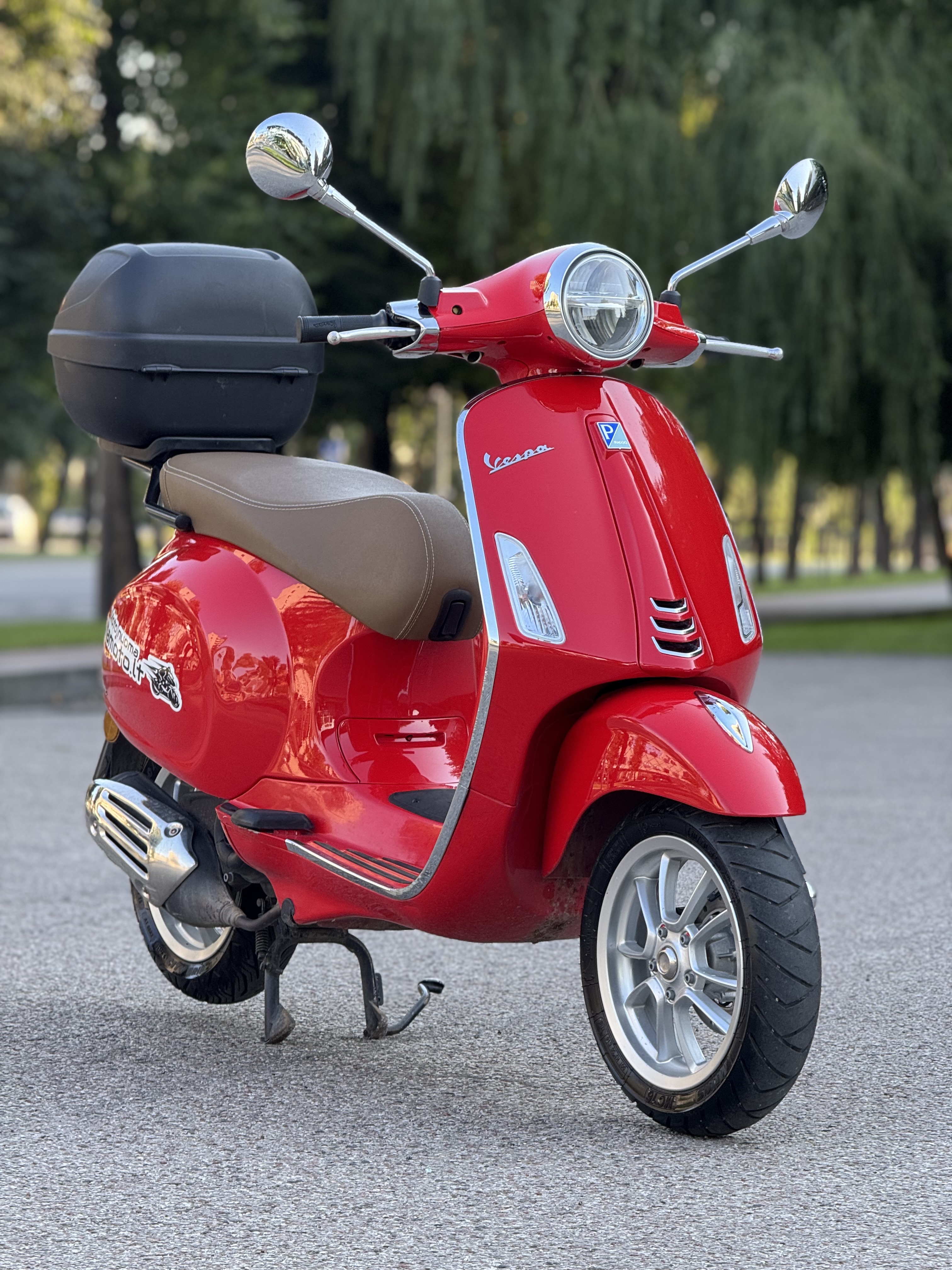 PIAGGIO VESPA PRIMAVERA 50 raudona